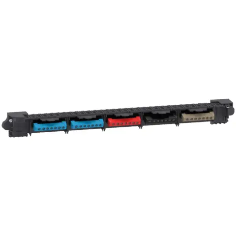 Description Ce produit PrismaSeT est un kit bornier à vis 3P+N et peut être installé dans un coffrt PrismaSeT S ou XS. Il est composé de 1 support bornier avec 5 borniers. Il peut être installé dans un coffret de 24 modules de large, en saillie ou encastré. Le courant nominal est de 125A et la tension d'isolation nominale Ui est de 400 V. Il dispose de 2 borniers neutres à 7 départs (1x35mm²+6x16mm²), et de 3 borniers phases à 7 départs (1x35mm²+6x16mm²). Les dimensions totales sont (L) 534 mm x (H) 20 mm x (P) 10 mm. Son poids est de 220g. La température de l'air ambiant pour le fonctionnement est de -25°C à 60°C.